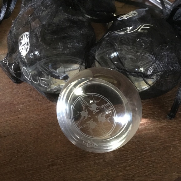 Lalique clear round etched swallow paperweight NIB - Picture 3 of 6